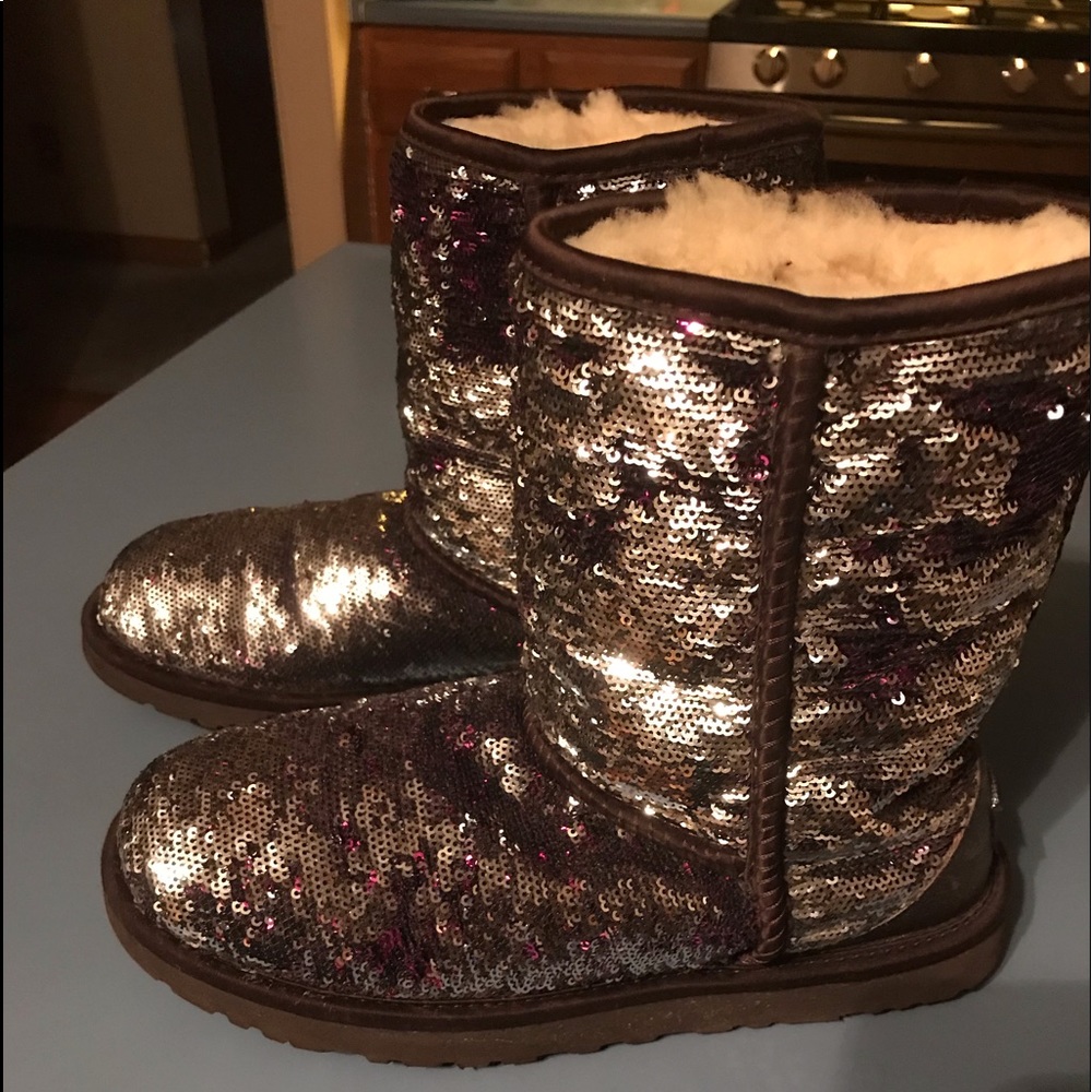 Short sparkly warm UGGs boots